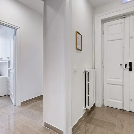 Διαμέρισμα Fama - Mecenate 3br & 2ba *