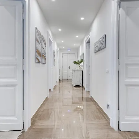 Fama - Mecenate 3br & 2ba *