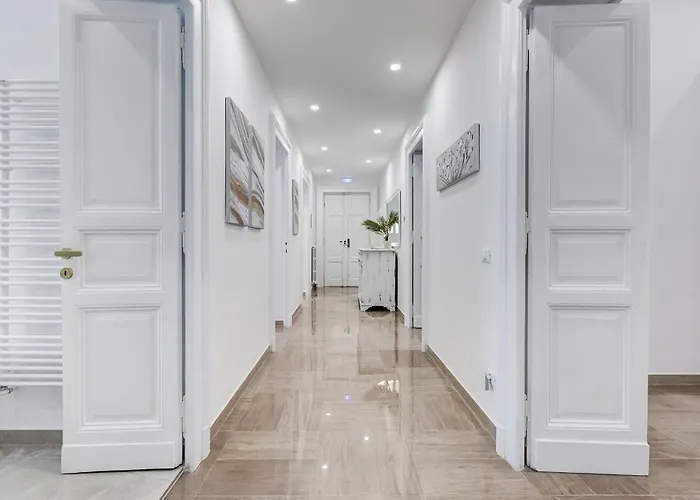 Fama - Mecenate 3br & 2ba *